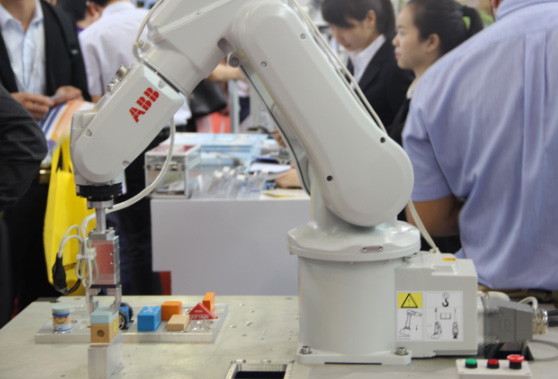 Three-dimensional vision drives innovative changes in industrial robots_byy688.com